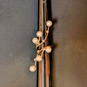 Elegant Gold and Pearl Ring